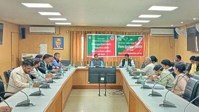 In a meeting held on Monday, district magistrate Manish Kumar Verma also stressed on the need to take effective measures to contain air pollution. (HT Photo) In a meeting held on Monday, district magistrate Manish Kumar Verma also stressed on the need to take effective measures to contain air pollution. (HT Photo)