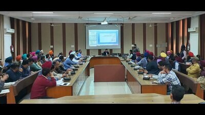 Members of accounting teams, assembly level assistant expenditure observers, and assembly level master trainers took part in the training. (HT Photo)