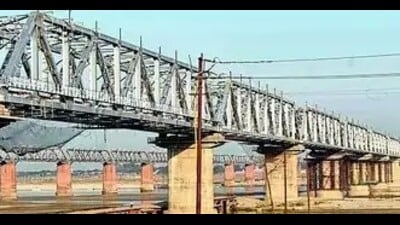 The under-construction double track rail bridge over Ganga. (HT) The under-construction double track rail bridge over Ganga. (HT)