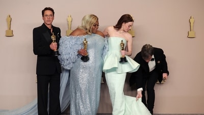 Cillian Murphy, winner of the Best Actor Oscar for "Oppenheimer", adjusts the dress of Emma Stone, winner of the Best Actress Oscar for "Poor Things", as they pose with Da'Vine Joy Randolph, Best Supporting Actress Oscar winner for "The Holdovers", and Robert Downey Jr., Best Supporting Actor Oscar winner for “Oppenheimer”. (REUTERS)