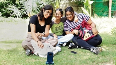 DU students are welcoming the varsity's move to set up WiFi across campus. (Photo: Shantanu Bhattacharya/HT (Photo for representational purposes))) DU students are welcoming the varsity's move to set up WiFi across campus. (Photo: Shantanu Bhattacharya/HT (Photo for representational purposes)))