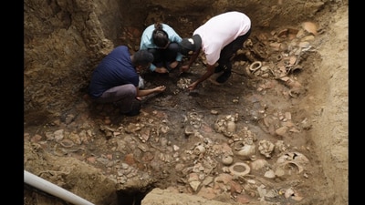Archeologists working at the site to uncover the treasures from the 1,200-year-old ancient tomb. (Ministry of Culture, Panama) Archeologists working at the site to uncover the treasures from the 1,200-year-old ancient tomb. (Ministry of Culture, Panama)