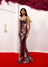 Zendaya in a rose antique column gown from Armani Privé (Photo: AFP) Zendaya in a rose antique column gown from Armani Privé (Photo: AFP)