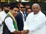 Churu MP Rahul Kaswan joined Congress in the presence of party president Mallikarjun Kharge at Kharge's residence in New Delhi
