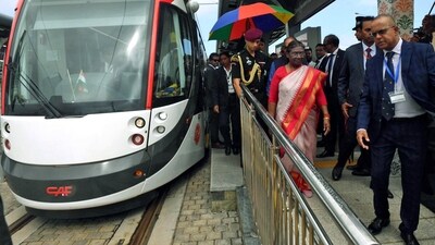 President Droupadi Murmu reaches the Mahatma Gandhi Metro Station in Mauritius through a metro ride on Tuesday. (X/@MEAIndia) President Droupadi Murmu reaches the Mahatma Gandhi Metro Station in Mauritius through a metro ride on Tuesday. (X/@MEAIndia)