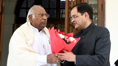 Bharatiya Janata Party (BJP) MP from Hisar Brijendra Singh with Congress president Mallikarjun Kharge. (ANI) Bharatiya Janata Party (BJP) MP from Hisar Brijendra Singh with Congress president Mallikarjun Kharge. (ANI)