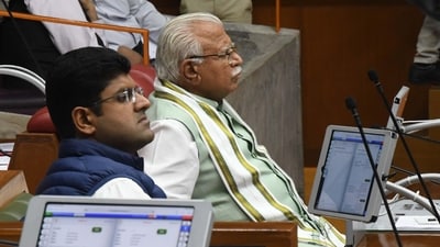 Manohar Lal Khattar and Dushyant Chautala in this file photo (Keshav Singh/HT) Manohar Lal Khattar and Dushyant Chautala in this file photo (Keshav Singh/HT)