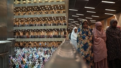 As the crescent moon heralded the arrival of Ramadan 2024, Muslims around the globe united in faith and community to partake in the first Taraweeh prayers, embarking on a journey of spiritual rejuvenation and connection with Allah during this holiest month of the Islamic calendar. (Bloomberg) As the crescent moon heralded the arrival of Ramadan 2024, Muslims around the globe united in faith and community to partake in the first Taraweeh prayers, embarking on a journey of spiritual rejuvenation and connection with Allah during this holiest month of the Islamic calendar. (Bloomberg)
