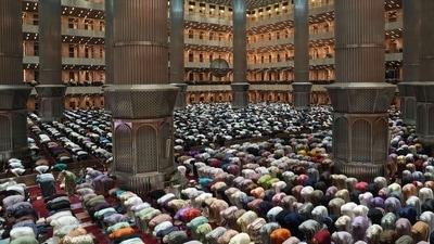 The first Taraweeh prayers of Ramadan marks a significant moment of spiritual unity and devotion for Muslims worldwide. (Bloomberg) The first Taraweeh prayers of Ramadan marks a significant moment of spiritual unity and devotion for Muslims worldwide. (Bloomberg)