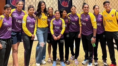 Katrina Kaif with the team of UP Warriorz. Katrina Kaif with the team of UP Warriorz.