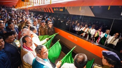 Bihar Governor Rajendra Arlekar with Deputy CM Vijay Kumar Sinha, Assembly Speaker Nand Kishor Yadav and former Union Minister and BJP MP Ravishankar Prasad wave flags during Patna-Lucknow Vande Bharat train's flag-off by Prime Minister Narendra Modi via video conferencing from Gujarat's Ahmedabad on Tuesday. (PTI)