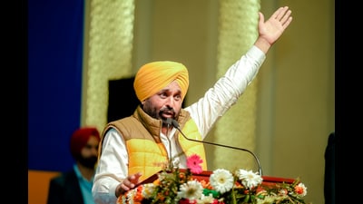 Punjab chief minister Bhagwant Mann at a ‘Sarkar-Vapaar Milni’ at Hoshiarpur on Tuesday. (Harpreet Kaur/HT Photo) Punjab chief minister Bhagwant Mann at a ‘Sarkar-Vapaar Milni’ at Hoshiarpur on Tuesday. (Harpreet Kaur/HT Photo)