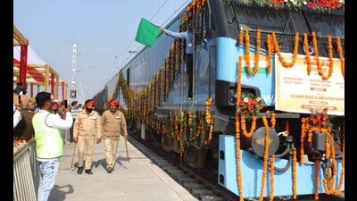 The 401-km long Sahnewal to New Khurja section was inaugurated at the new Khanna railway station. (HT Photo)