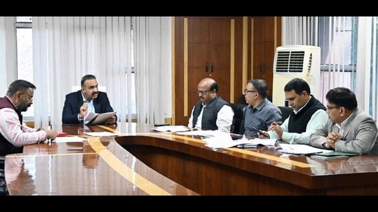 MC commissioner Sandeep Rishi addressing a meeting with zonal commissioners and superintendents at MC Zone D office in Ludhiana on Tuesday. (HT Photo)