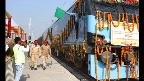 The 401-km long Sahnewal to New Khurja section was inaugurated at the new Khanna railway station. (HT Photo)