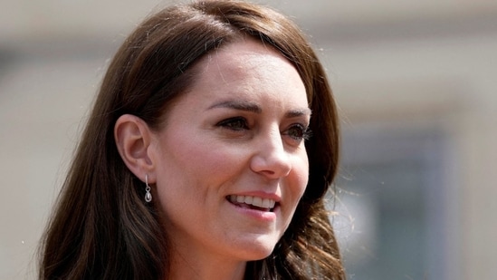 Why was Kate Middleton not wearing wedding ring in edited Mother's Day photo? (Kin Cheung/Pool via REUTERS/File Photo)