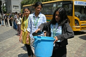 Water crisis in the Garden City of India has resulted in many sectors of the city adhering to rigid measures to save water for day-to-day operations (Photo: AFP) Water crisis in the Garden City of India has resulted in many sectors of the city adhering to rigid measures to save water for day-to-day operations (Photo: AFP)