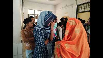 SDM Kirti Raj visits Dida Mai Health Centre in Firozabad in a veil on Tuesday, to conduct a surprise inspection. (HT) SDM Kirti Raj visits Dida Mai Health Centre in Firozabad in a veil on Tuesday, to conduct a surprise inspection. (HT)