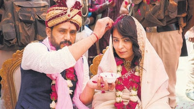 Sandeep also known as Kala Jatheri weds Anuradha Choudhary also known as Madam Minz at Dwarka Sector 3 in New Delhi on Tuesday. (HT Photo) Sandeep also known as Kala Jatheri weds Anuradha Choudhary also known as Madam Minz at Dwarka Sector 3 in New Delhi on Tuesday. (HT Photo)