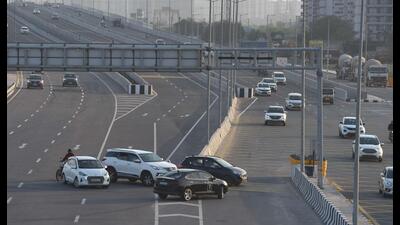 Some vehicle users were confused and took wrong turns which forced them to drive on the wrong side. But, in the Gurugram section on the surface level, a number of drivers were found driving on the wrong side to avoid a distant U-turn at Dwarka Expressway near Sector-99 in Gurugram. (HT Photo) Some vehicle users were confused and took wrong turns which forced them to drive on the wrong side. But, in the Gurugram section on the surface level, a number of drivers were found driving on the wrong side to avoid a distant U-turn at Dwarka Expressway near Sector-99 in Gurugram. (HT Photo)