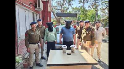 The accused were stopped by an alert security guard, who managed to nab Rahul and hand him over to the police. (HT) The accused were stopped by an alert security guard, who managed to nab Rahul and hand him over to the police. (HT)