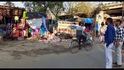 The tehbazari team of zone B visited the market situated below the Cheema Chowk flyover and asked the allottees of kiosks to pay the pending rent. (HT Photo)
