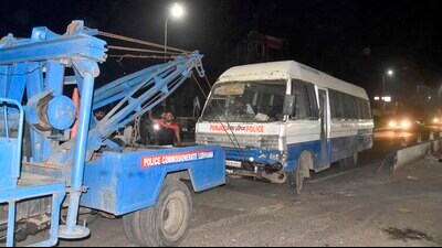 There were over 13 police personnel in the bus when the incident happened on Tuesday late evening. (Gurpreet Singh/HT Photo)