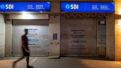 The State Bank of India submitted electoral bonds data to the Election Commission on Tuesday. The State Bank of India submitted electoral bonds data to the Election Commission on Tuesday.