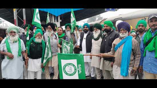 Scores of farmers from across Punjab started moving towards Delhi on Wednesday in more than 800 buses and trucks and several trains to attend Thursday’s “Kisan Mazdoor Mahapanchayat” at Ramlila Maidan.