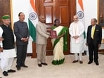 Former President of India Shri Ram Nath Kovind who heads High-Level Committee (HLC) on ‘One Nation, One Election’ presented the report on simultaneous elections in the country to President Droupadi Murmu along with members of the HLC including Union Home Minister Shri Amit Shah. (@rashtrapatibhvn)