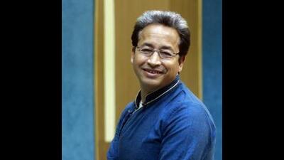 Expressing regrets over alleged nonchalant attitude of the Centre to Ladakh’s demand for sixth schedule and statehood, noted environmentalist Sonam Wangchuk on Thursday urged the people of the country to observe one day fast on March 17 to extend support to the people of Ladakh. (HT File) Expressing regrets over alleged nonchalant attitude of the Centre to Ladakh’s demand for sixth schedule and statehood, noted environmentalist Sonam Wangchuk on Thursday urged the people of the country to observe one day fast on March 17 to extend support to the people of Ladakh. (HT File)