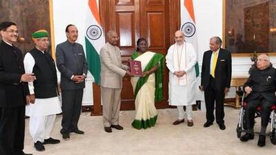 Former President of India Shri Ram Nath Kovind who heads High-Level Committee (HLC) on ‘One Nation, One Election’ presented the report on simultaneous elections in the country to President Droupadi Murmu along with members of the HLC including Union Home Minister Shri Amit Shah. (@rashtrapatibhvn) Former President of India Shri Ram Nath Kovind who heads High-Level Committee (HLC) on ‘One Nation, One Election’ presented the report on simultaneous elections in the country to President Droupadi Murmu along with members of the HLC including Union Home Minister Shri Amit Shah. (@rashtrapatibhvn)