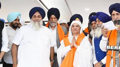 Former Shiromani Gurdwara Parbandhak Committee (SGPC) chief Jagir Kaur rejoined the Shiromani Akali Dal (SAD) in the presence of party chief Sukhbir Badal at Begowal village in Kapurthala district on Thursday. (Sourced) Former Shiromani Gurdwara Parbandhak Committee (SGPC) chief Jagir Kaur rejoined the Shiromani Akali Dal (SAD) in the presence of party chief Sukhbir Badal at Begowal village in Kapurthala district on Thursday. (Sourced)