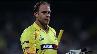Playing for MS Dhoni's Chennai Super Kings (CSK) in the IPL 2009, Matthew Hayden amassed 572 runs in 12 matches to top the batting charts (IPL)