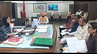 Ludhiana DC Sakshi Sawhney holding a meeting with officials to review preparations for wheat procurement for Rabi Season in Ludhiana on Thursday. (HT Photo)