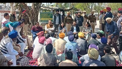 Ludhiana DCSakshi Sawhney during a public meeting with the residents of 16 villages who opposed the operation of a carcass plant in Rasulpur village in Ludhiana. (HT Photo)