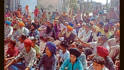 Members of Dalit community staged a protest outside Gurudwara in Manupur village of Samrala on Thursday. (HT Photo)