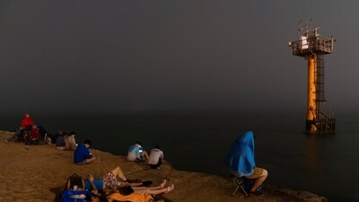 Spectators gather on South Padre Island to watch the planned launch of SpaceX's next-generation Starship spacecraft from the company's Boca Chica launchpad, near Brownsville, Texas, U.S. March 14, 2024. (REUTERS)