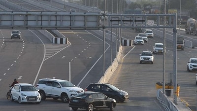 Vehicle Thefts in India: The report stated that Delhi's overall share of vehicle thefts has reduced from 56 per cent in 2022 to 37 per cent in 2023. Vehicle Thefts in India: The report stated that Delhi's overall share of vehicle thefts has reduced from 56 per cent in 2022 to 37 per cent in 2023.