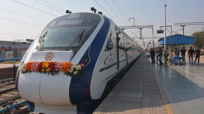 The Vande Bharat Express train is set to ply between Kalaburagi and the Sir M. Visvesvaraya Terminal (SMVT) Bengaluru stations from Friday onwards. (Sant Arora/HT) The Vande Bharat Express train is set to ply between Kalaburagi and the Sir M. Visvesvaraya Terminal (SMVT) Bengaluru stations from Friday onwards. (Sant Arora/HT)