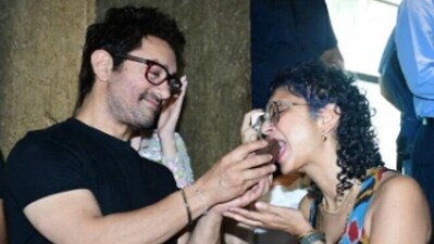 Aamir Khan cuts birthday cake with Kiran Rao Aamir Khan cuts birthday cake with Kiran Rao