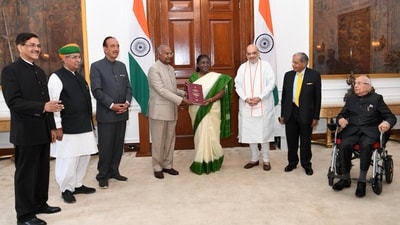 Former President Ram Nath Kovind submits report on simultaneous polls to President Droupadi Murmu. Former President Ram Nath Kovind submits report on simultaneous polls to President Droupadi Murmu.