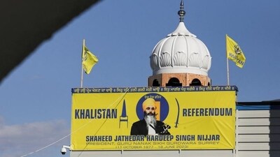 A banner with the image of Sikh leader Hardeep Singh Nijjar is seen at the Guru Nanak Sikh Gurdwara temple, site of his June 2023 killing, in Surrey, British Columbia, Canada September 20, 2023. (REUTERS) A banner with the image of Sikh leader Hardeep Singh Nijjar is seen at the Guru Nanak Sikh Gurdwara temple, site of his June 2023 killing, in Surrey, British Columbia, Canada September 20, 2023. (REUTERS)