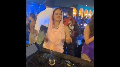 Rihanna dancing to Shah Rukh Khan's song at Anant Ambani, Radhika Merchant’s pre-wedding event in Jamnagar. (X/@AwaaraHoon) Rihanna dancing to Shah Rukh Khan's song at Anant Ambani, Radhika Merchant’s pre-wedding event in Jamnagar. (X/@AwaaraHoon)