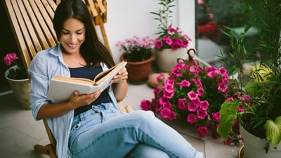 Using florals, natural furniture and more, transform your balcony space into a beautiful haven (Shutterstock)
