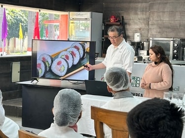 Explaining about Japanese food to students at IIHM (IIHM) Explaining about Japanese food to students at IIHM (IIHM)