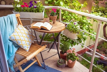 Placing plants around gives the space a soothing touch (Shutterstock)