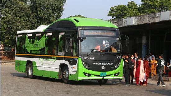 The committee gave its nod to strengthening of fleet of city bus operations with the addition of 70 buses on Chandigarh tricity routes. (HT FIle)