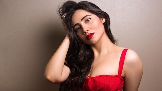 Zahrah Khan sang Bin Tere (Zahrah Khan)