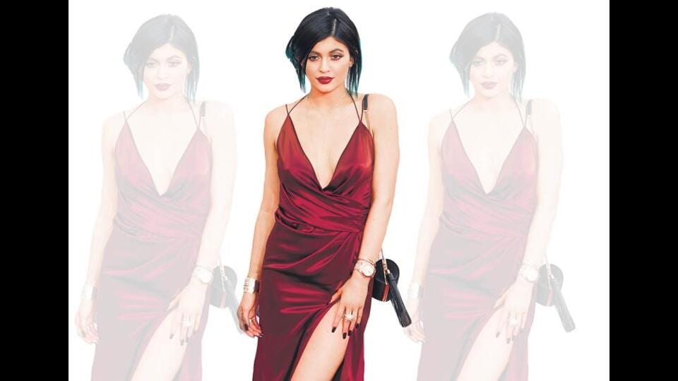 A New York Times profile of Kylie Jenner at 26 applauds her for “no longer wearing wigs or bold makeup every day”.